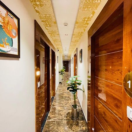Hotel Avenue Sky Ahmedabad Eksteriør billede