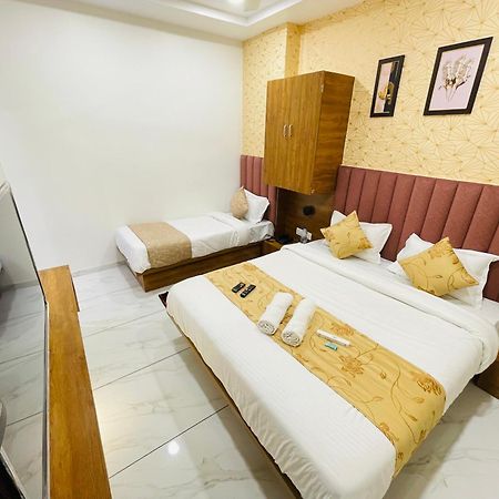 Hotel Avenue Sky Ahmedabad Eksteriør billede