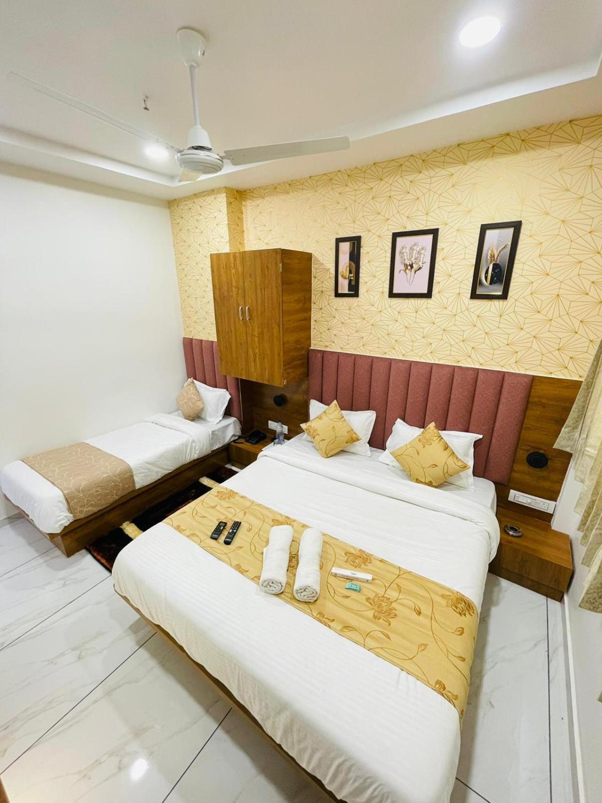 Hotel Avenue Sky Ahmedabad Eksteriør billede