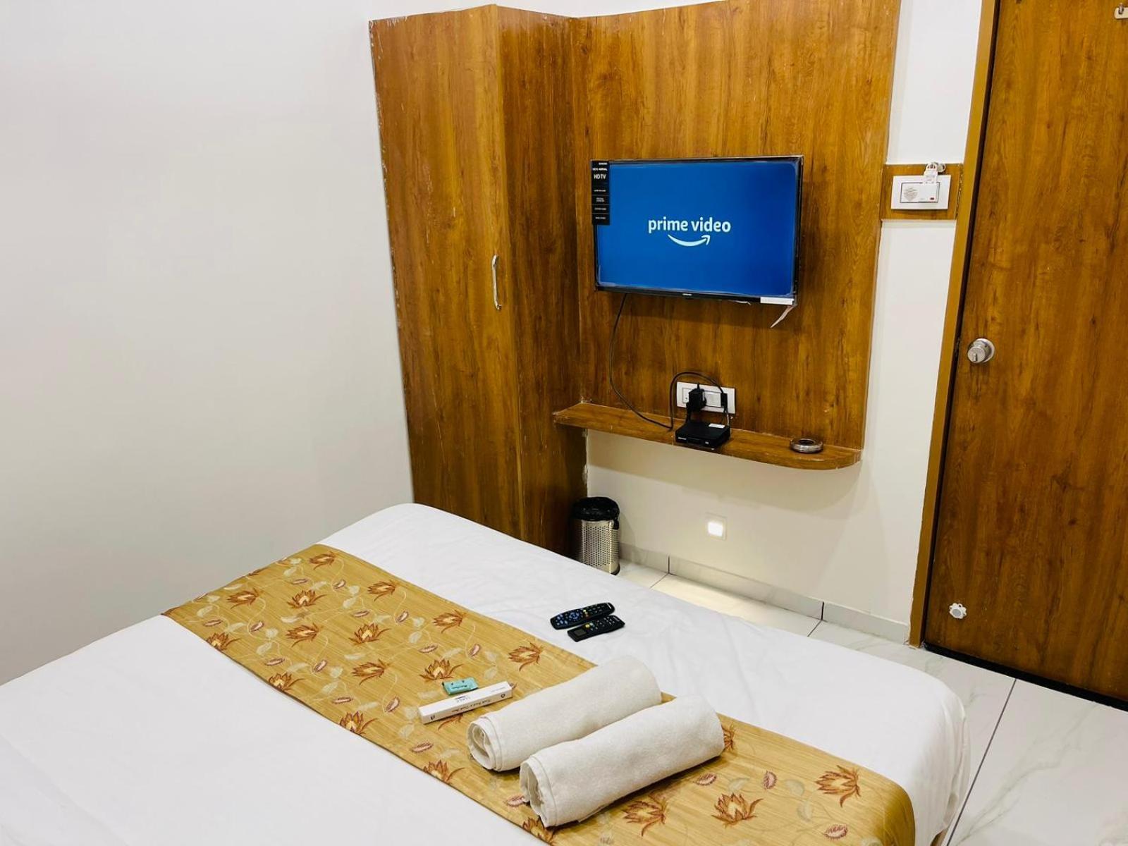 Hotel Avenue Sky Ahmedabad Eksteriør billede