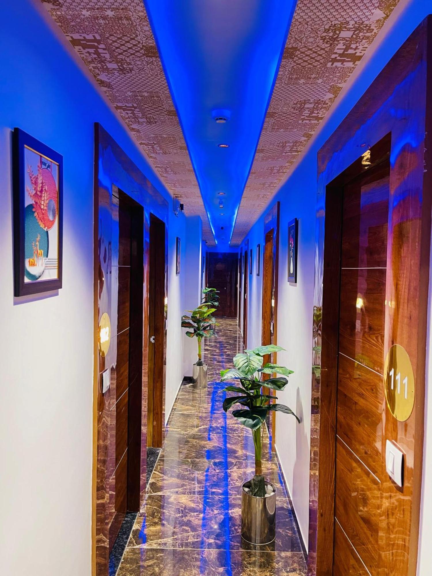 Hotel Avenue Sky Ahmedabad Eksteriør billede
