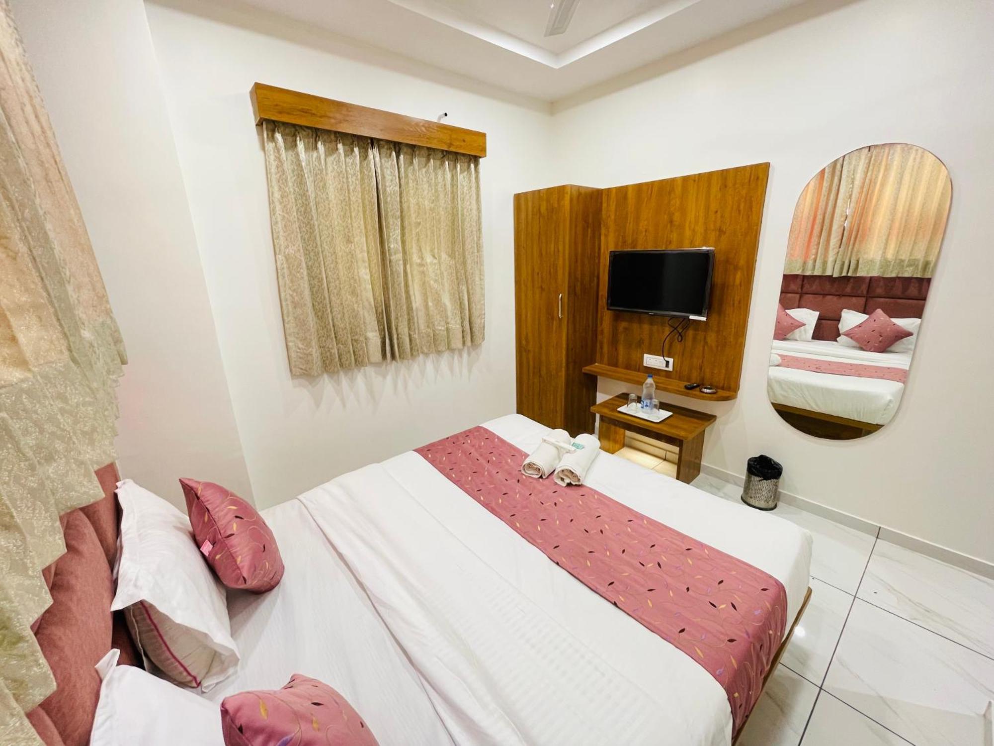 Hotel Avenue Sky Ahmedabad Eksteriør billede