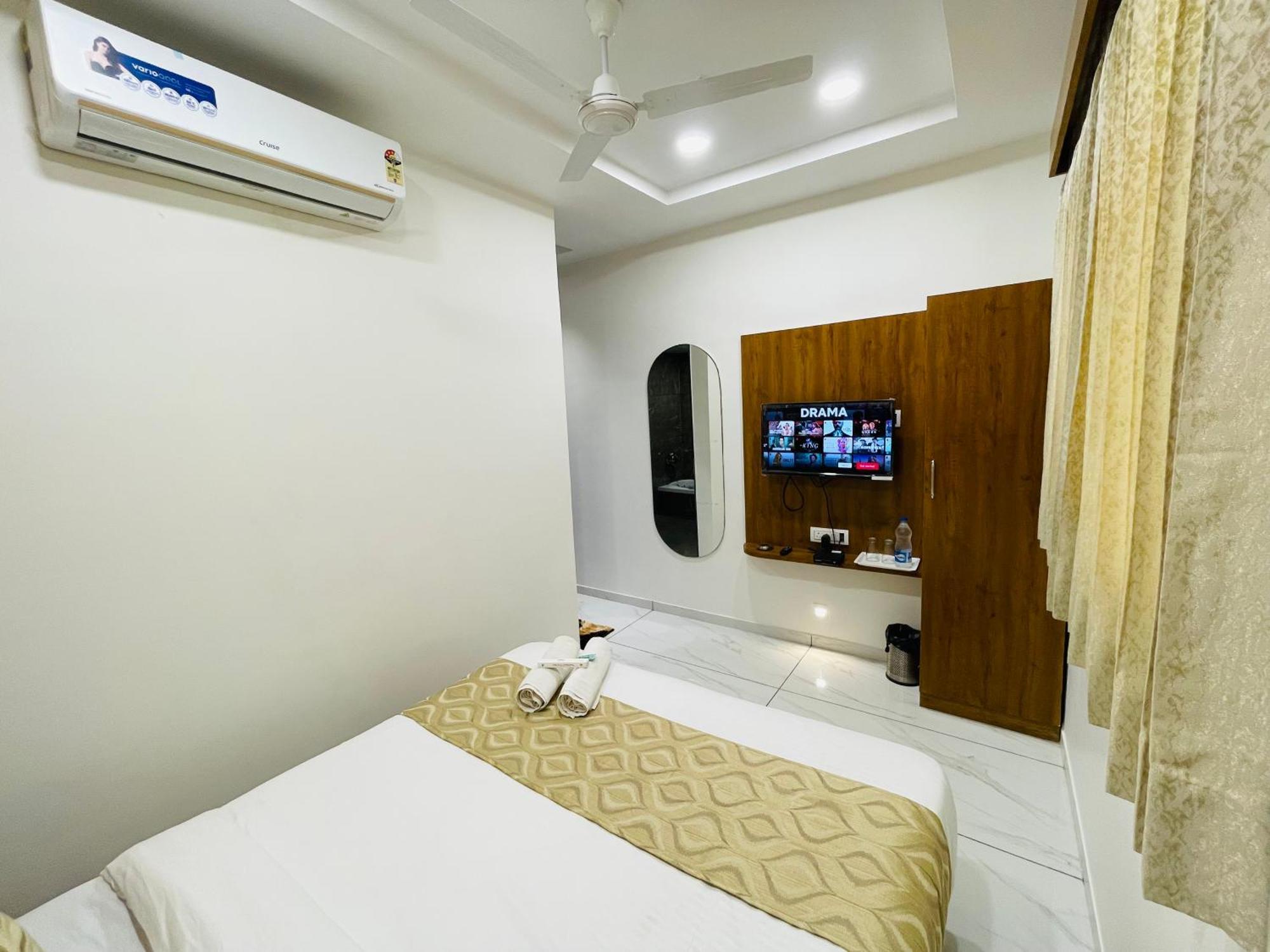 Hotel Avenue Sky Ahmedabad Eksteriør billede