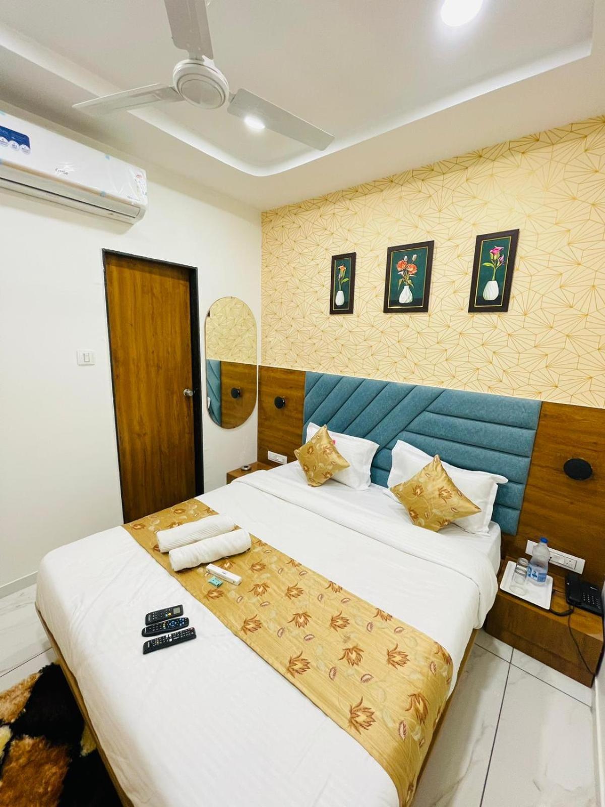 Hotel Avenue Sky Ahmedabad Eksteriør billede