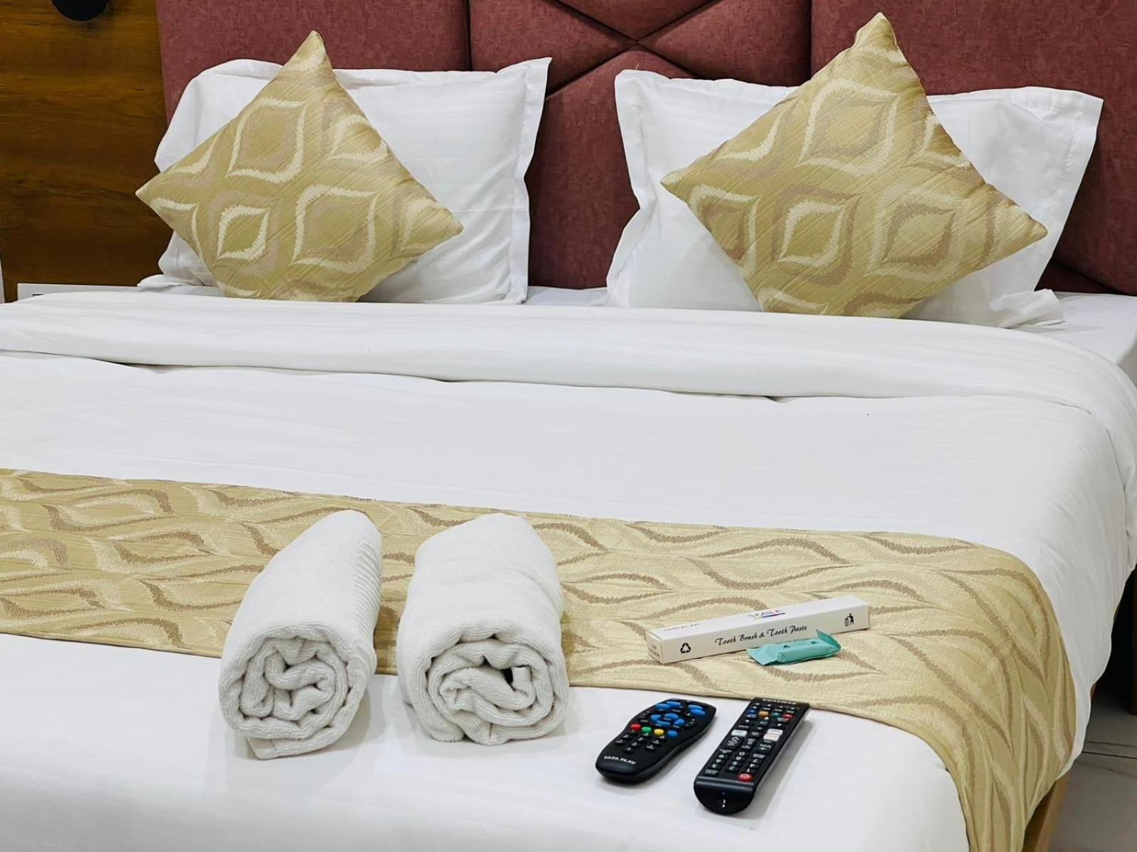 Hotel Avenue Sky Ahmedabad Eksteriør billede